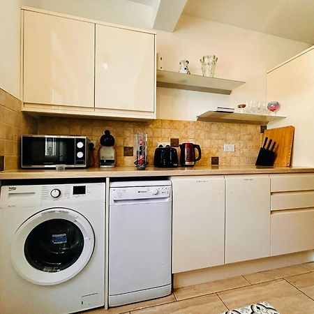 Rest Boutique Golders Green Лондон Экстерьер фото