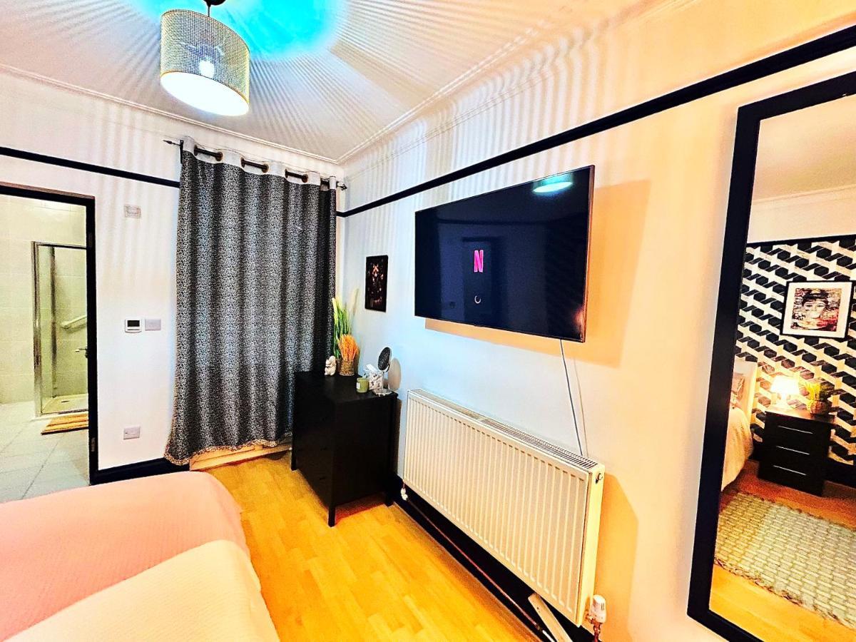 Rest Boutique Golders Green Лондон Экстерьер фото
