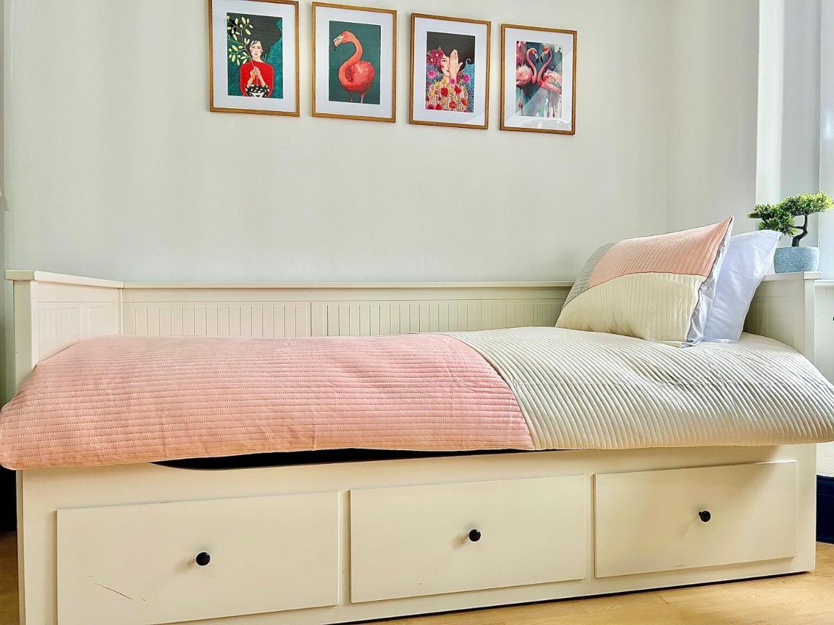 Rest Boutique Golders Green Лондон Экстерьер фото