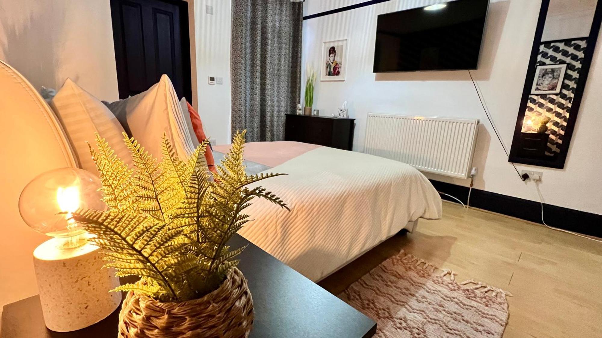 Rest Boutique Golders Green Лондон Экстерьер фото
