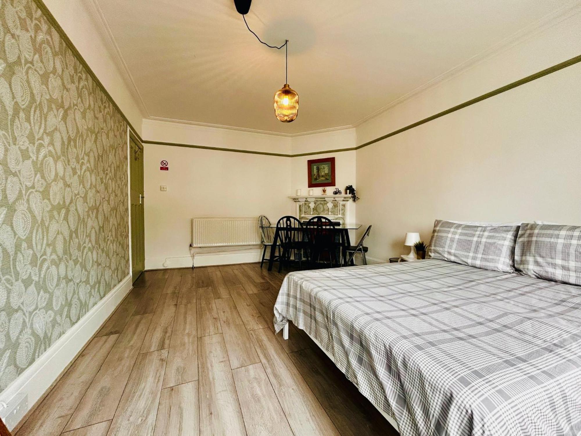 Rest Boutique Golders Green Лондон Экстерьер фото